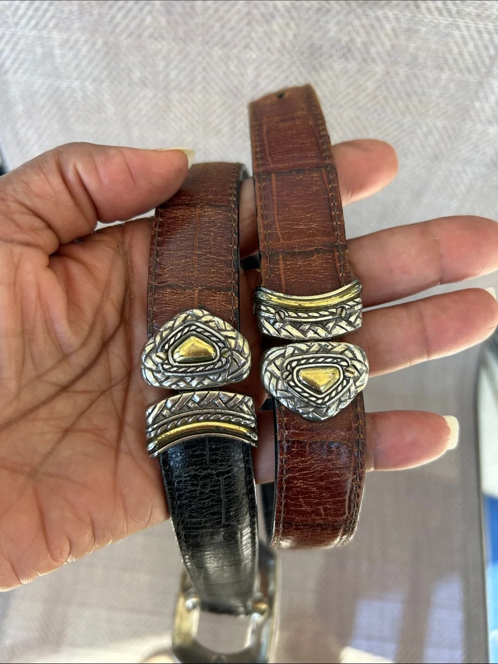 Women's Black Leather Belt with silver/gold accents. Interchangeable. Size 28 S